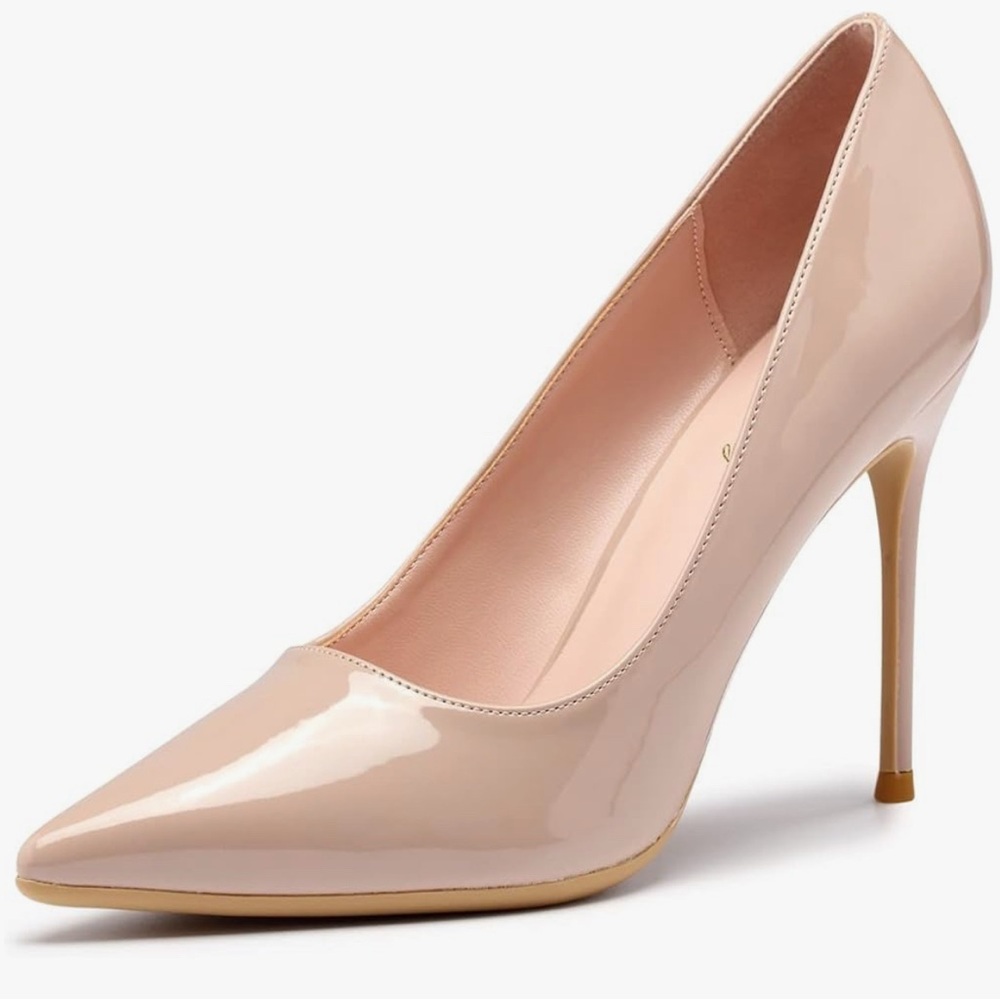 Elizabeth Tang Nude Heels
